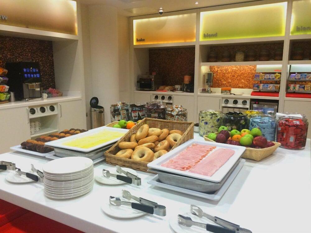 Hampton By Hilton London Gatwick Airport Hotel 3*