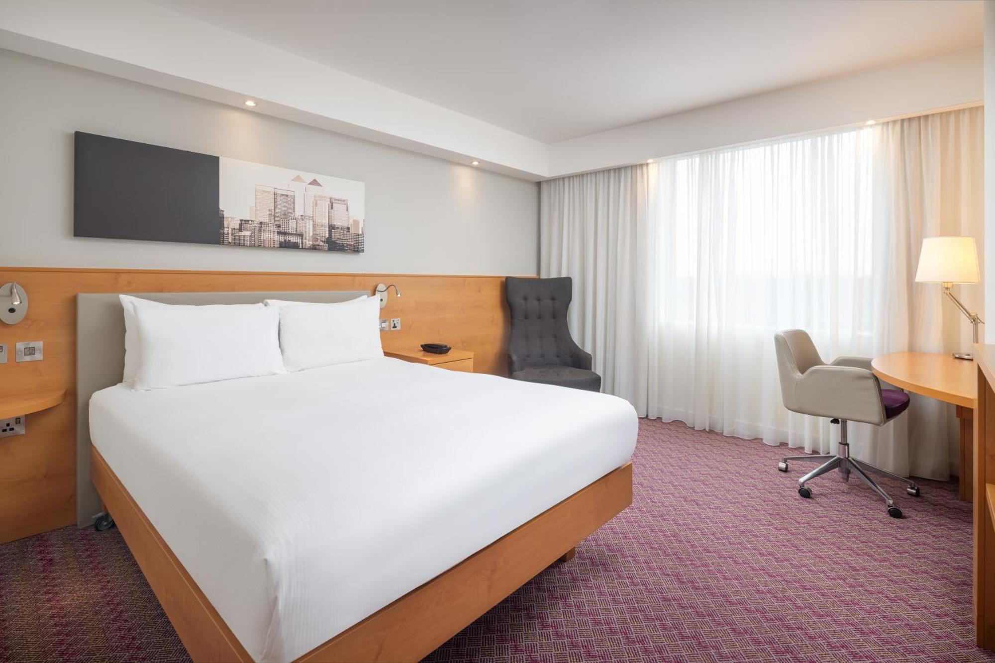 Hotel Hampton By Hilton London Gatwick Airport 3*