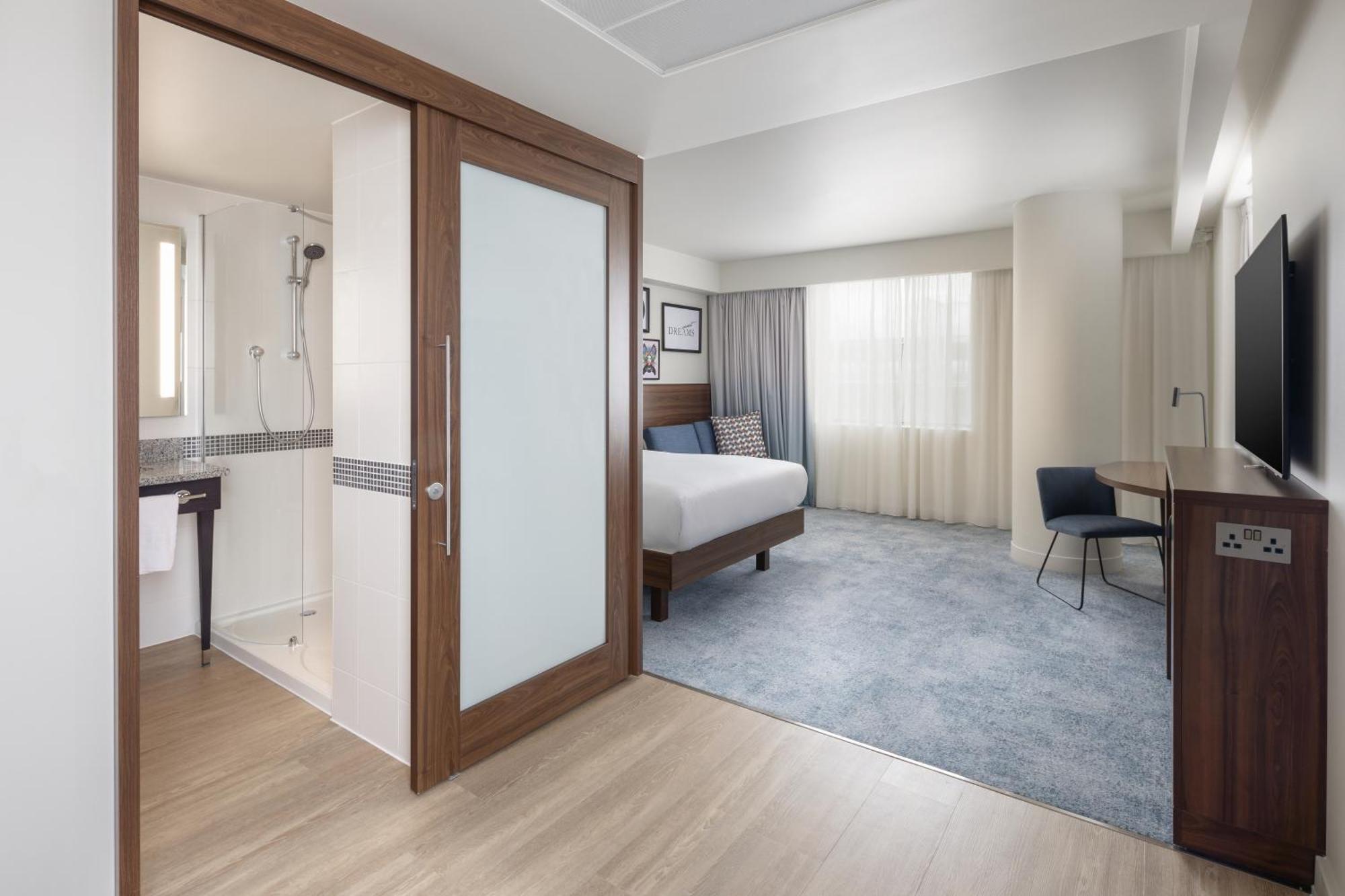 Hampton By Hilton London Gatwick Airport Hotel