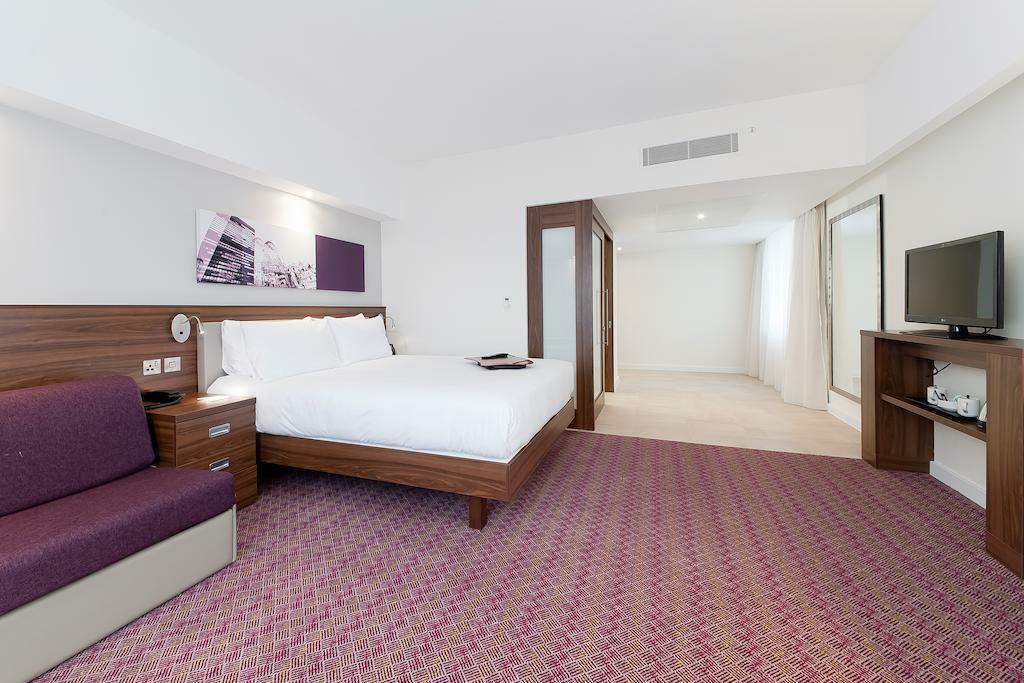 Hampton By Hilton London Gatwick Airport 3*